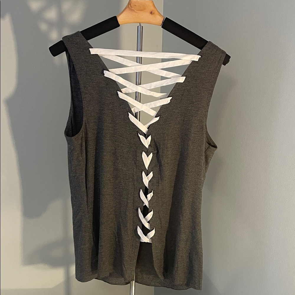 Bailey 44 Charcoal Tank with White Lace-Up Detail boutique nwt large - Picture 4 of 10